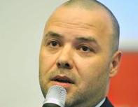 Florin Danescu (43 de ani) preia din 1 decembrie 2011 functia de presedinte executiv al Asociaţiei Române a Băncilor (ARB), o functie nou infiintata in ... - 1111301703_florin-danescu-arb-presedinte-executiv
